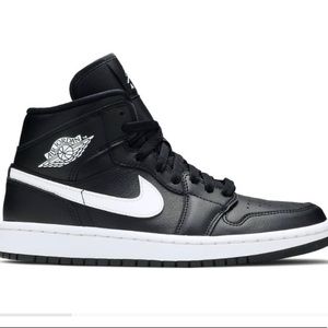 Nike Air Jordan 1 Mid Sneaker
